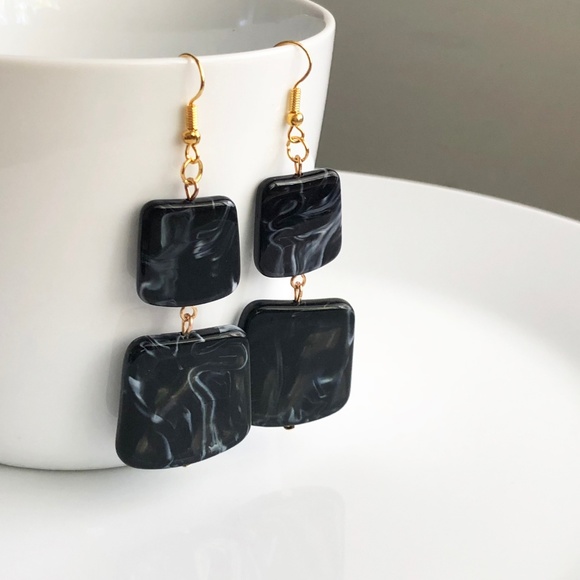 NEW "Temple" Acrylic Square Earrings (black) - Picture 4 of 8